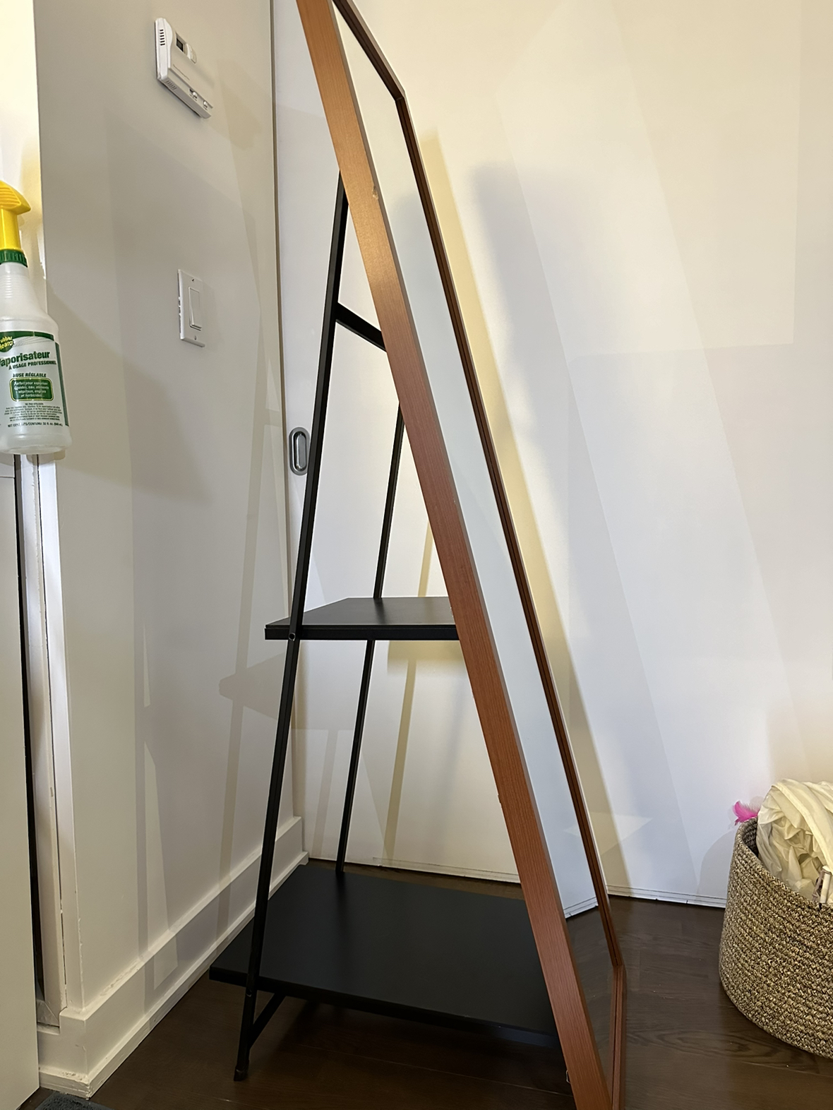 Free standing mirror