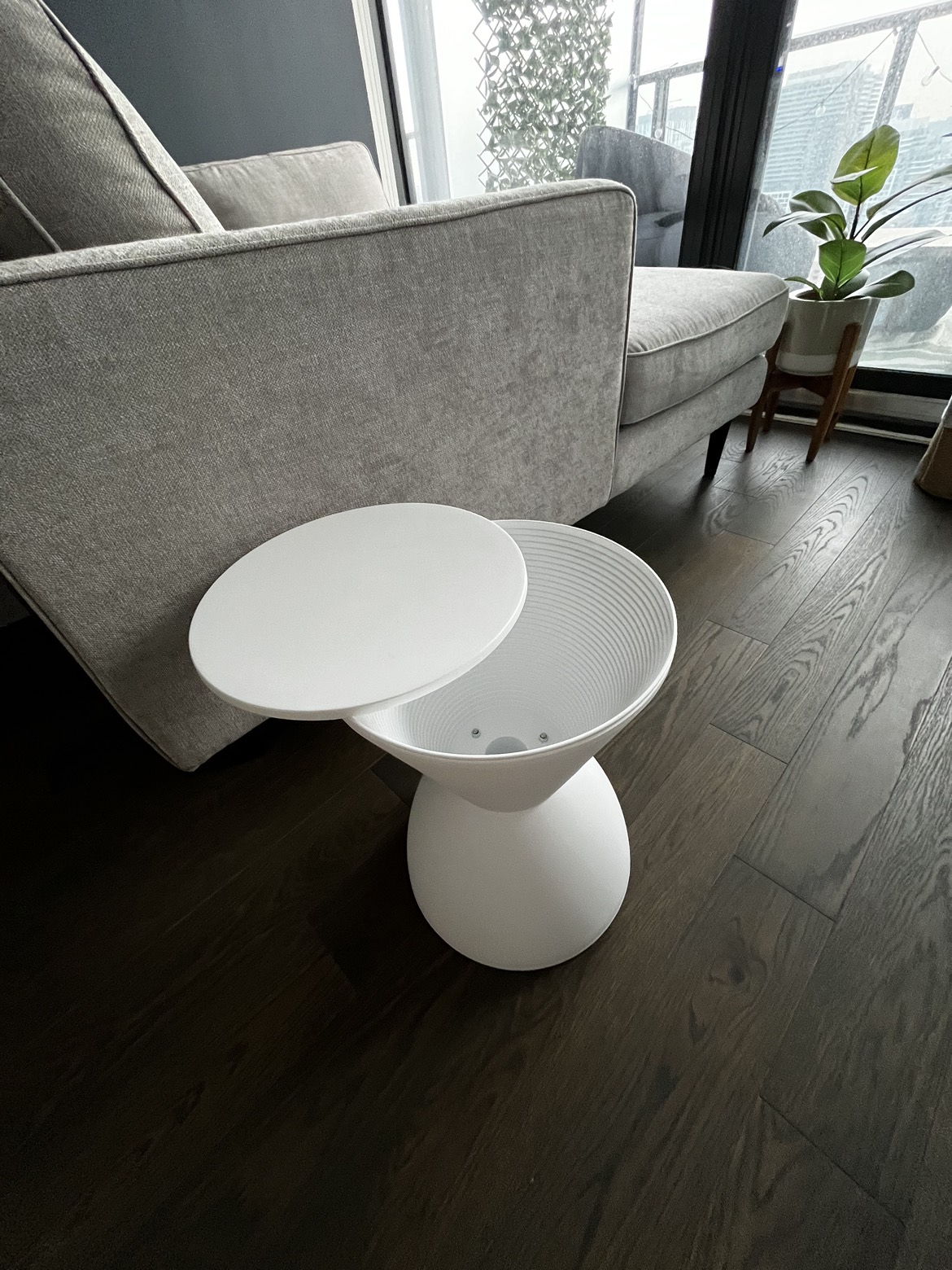 White hourglass side table with storage image indicator(3)