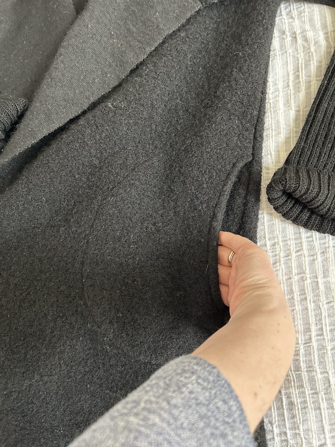 70% Wool Long Cardigan (M) image indicator(3)