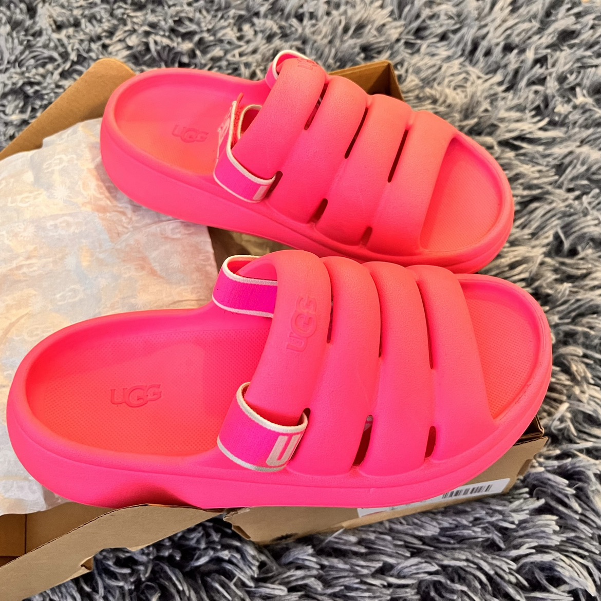 Ugg Sport Yeah in Hot Pink! Women’s Size 5 - photo 3