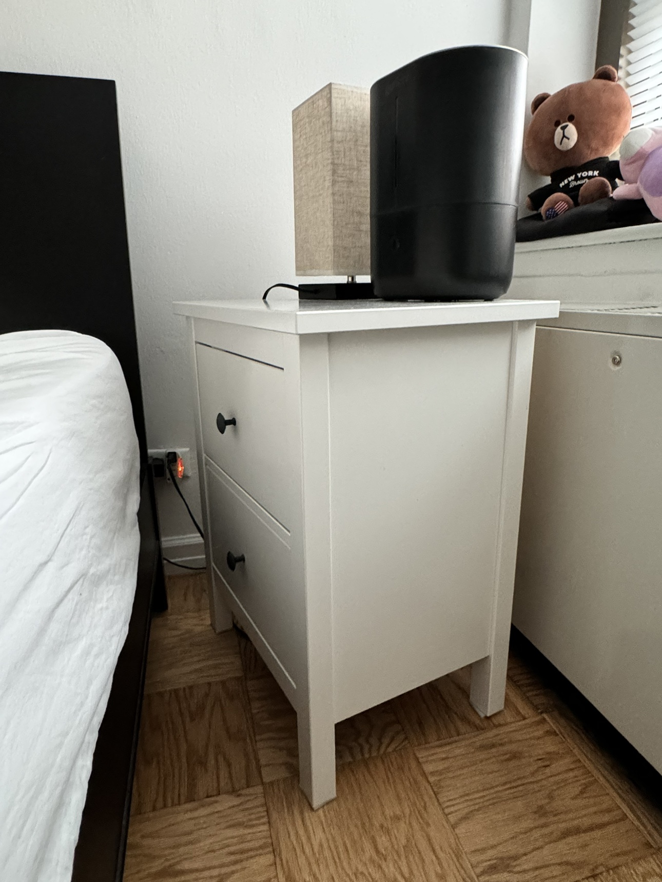 White 2-Drawer Nightstand / Chest - photo 3