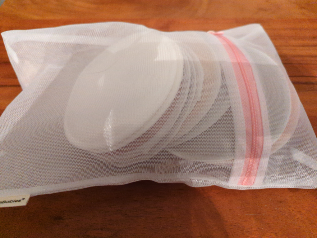 Breastfeeding nipple pads