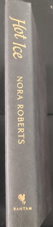 Hot Ice - Nora Roberts image indicator(2)