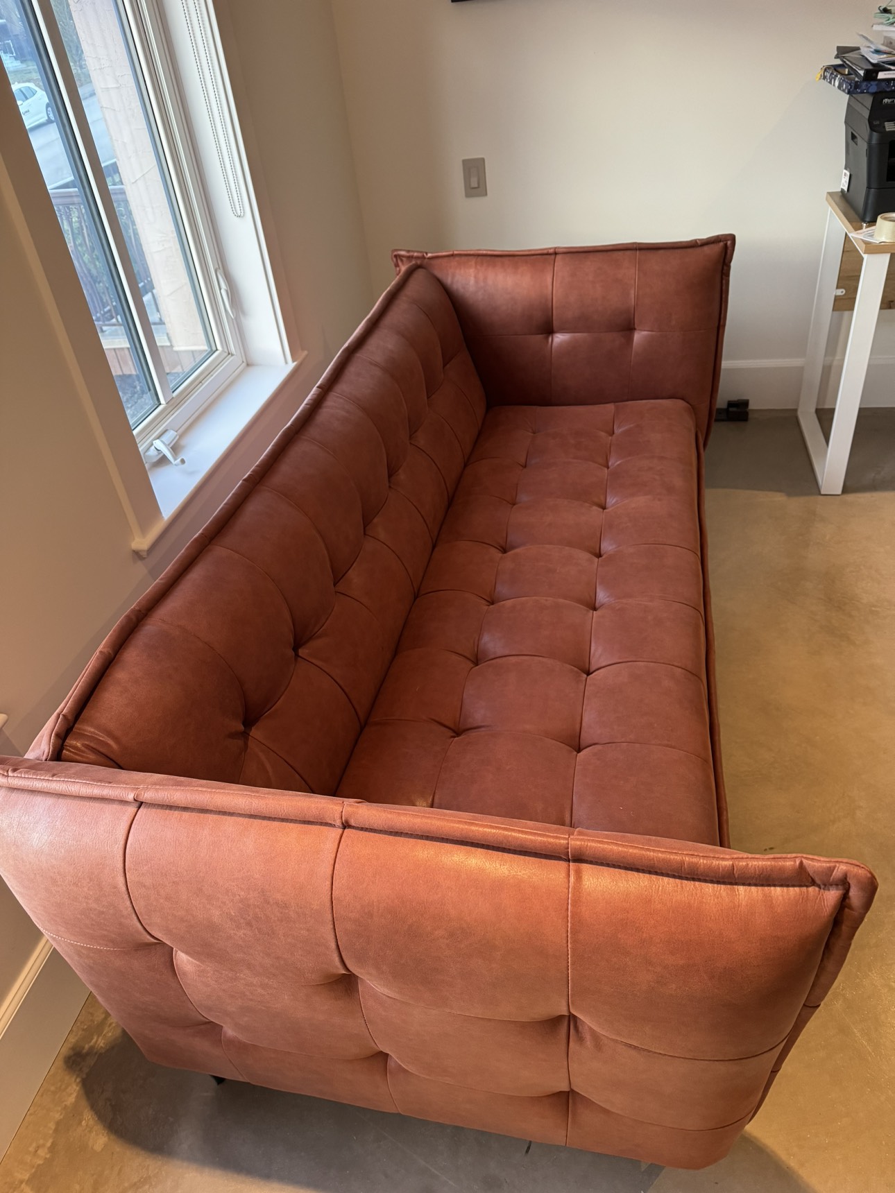 3 - 4 Seater Tufted Leather Couch - photo 2