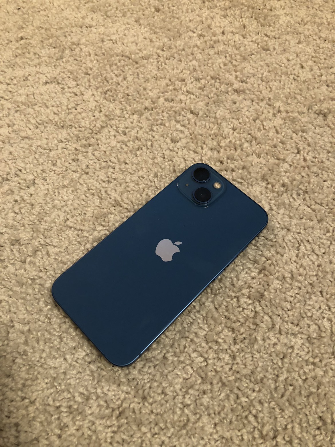 iPhone 13 - photo 2