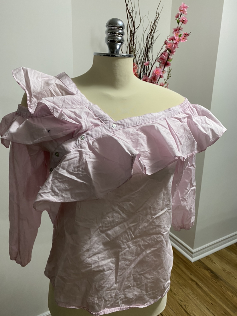 Cute top . Ladies size S