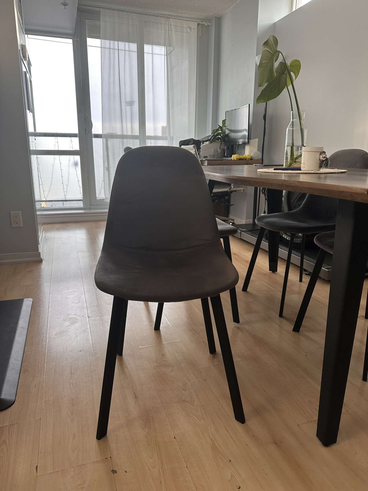 4 structube dining chairs image indicator(3)