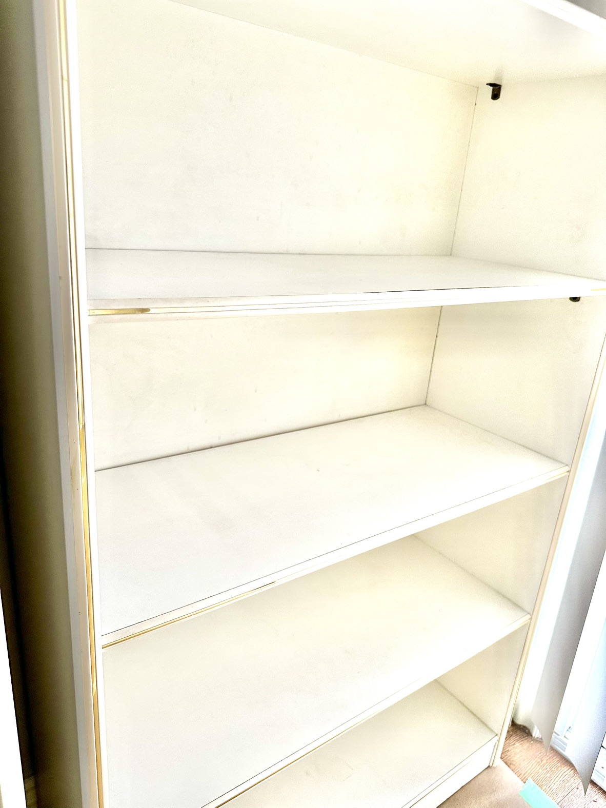 🥕 Bookshelf white and gold image indicator(4)