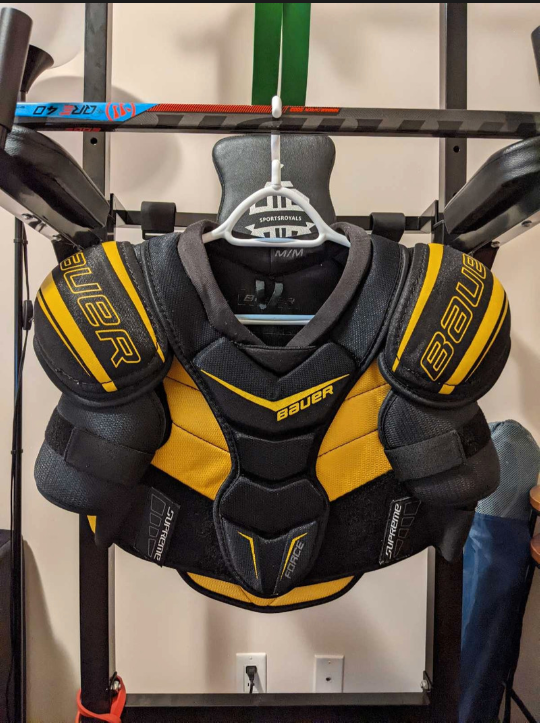Bauer hockey shoulder pads (Senior Medium)