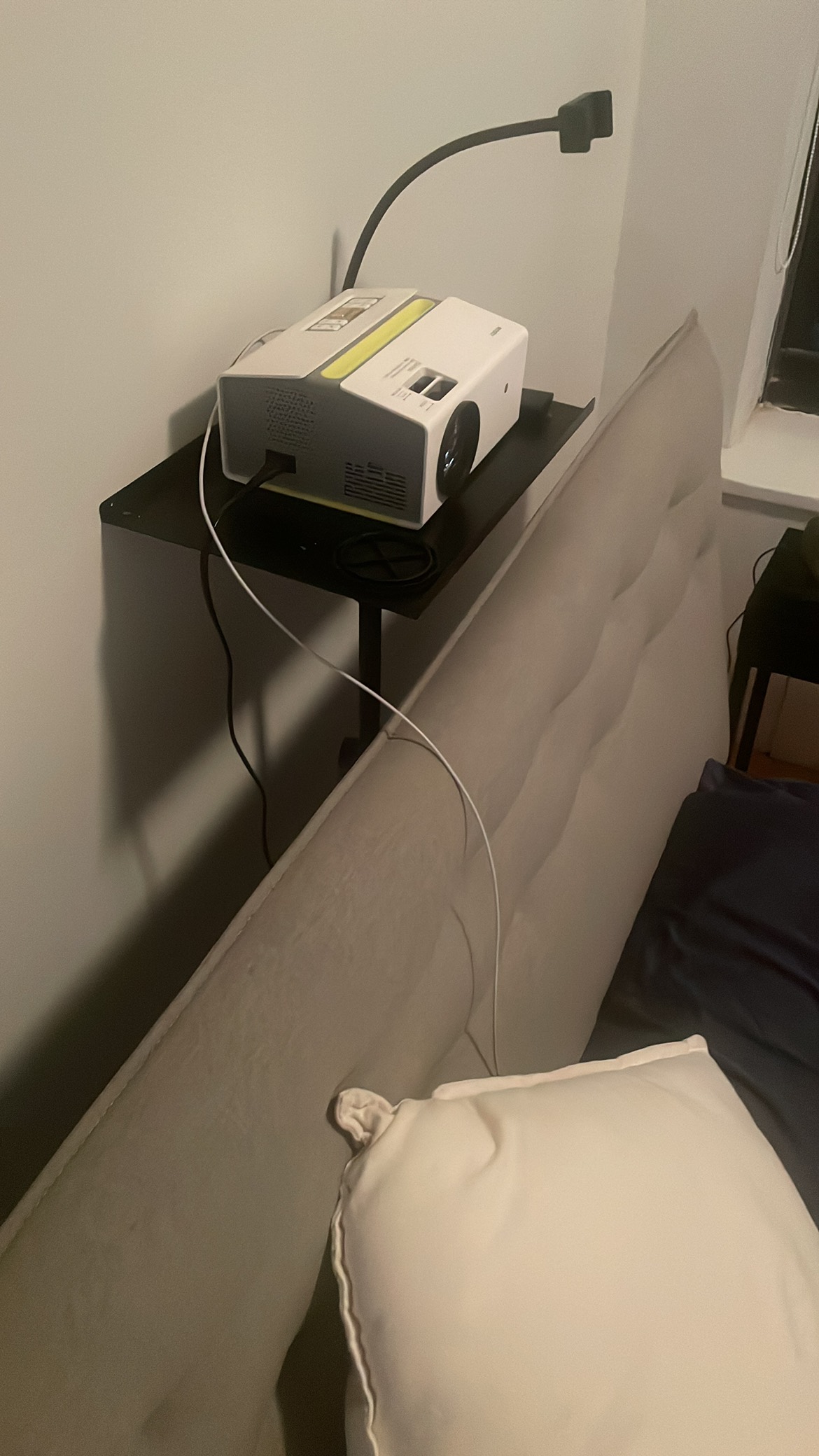 Emotn Projector and projector stand