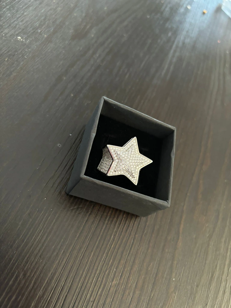 🔥 "Illuminate Your Love: S925 Star-Shaped Moissanite Ring