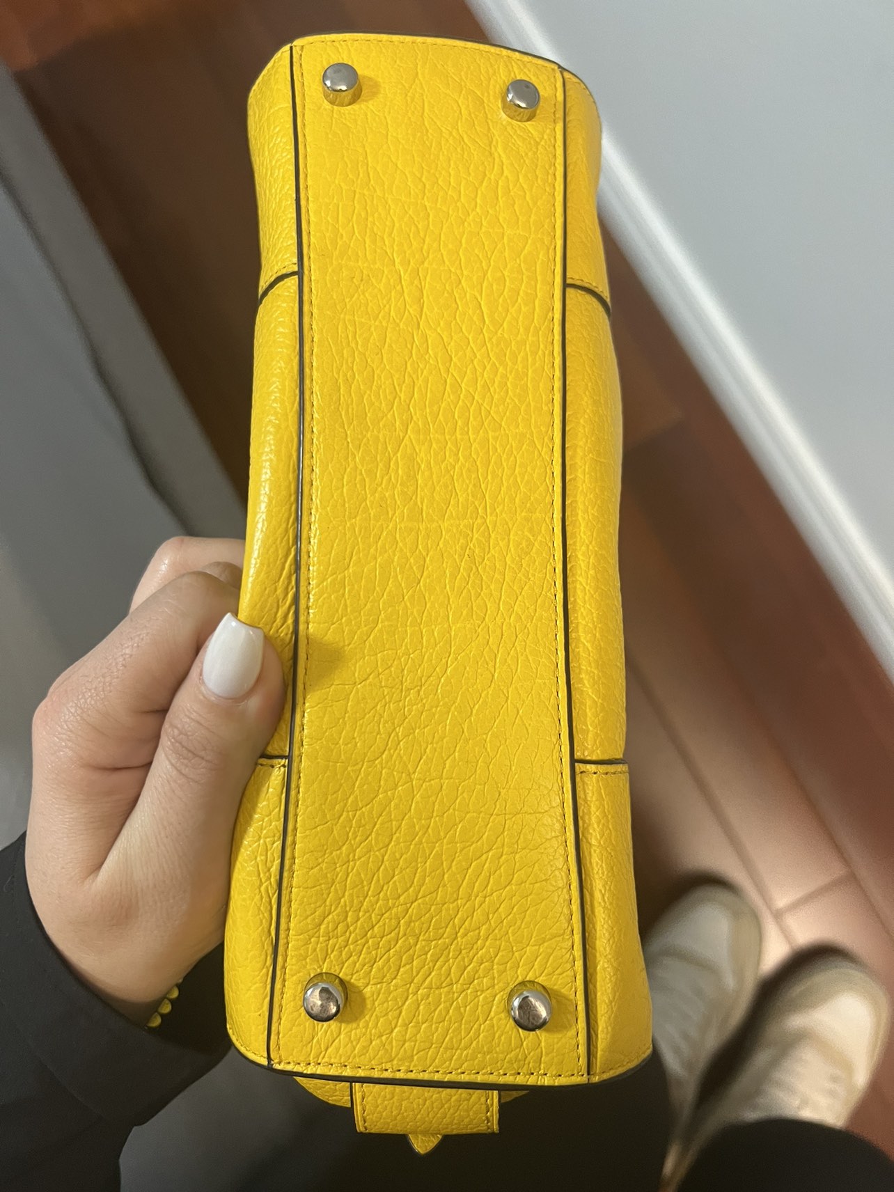 Coach yellow bag image indicator(3)