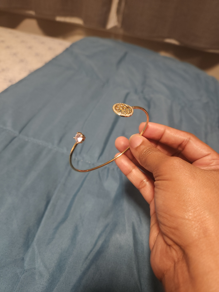 ear rings and bracelet image indicator(10)