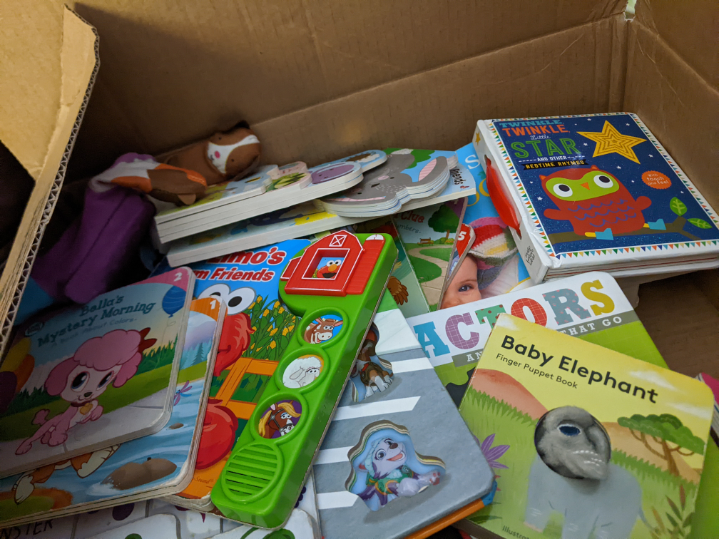 toys, books, stuffed animals, cars - photo 2