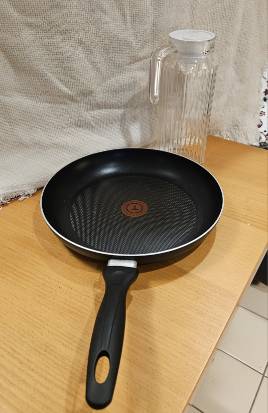 Frying pan + Glass Jug thumbnail