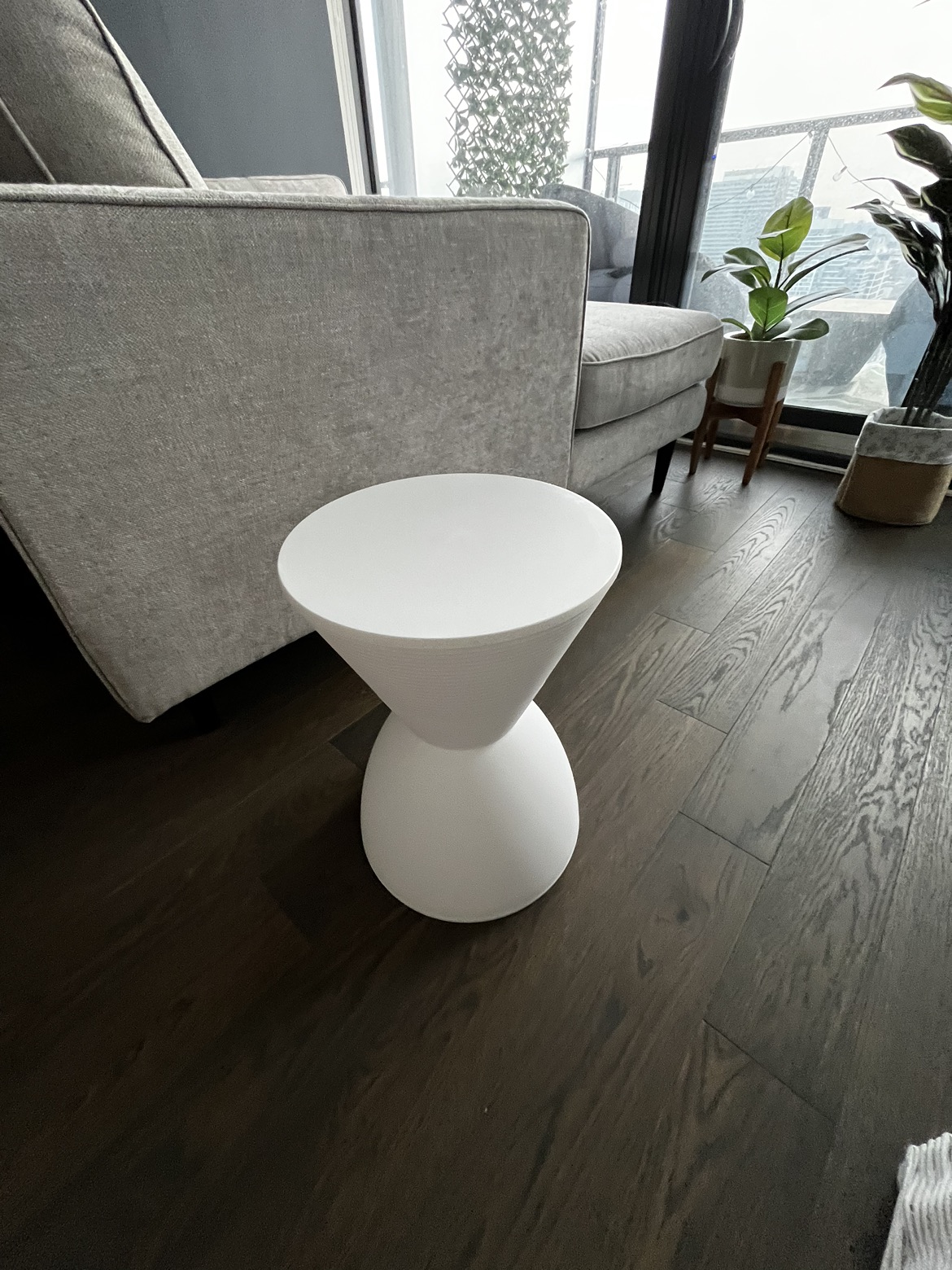 White hourglass side table with storage image indicator(2)