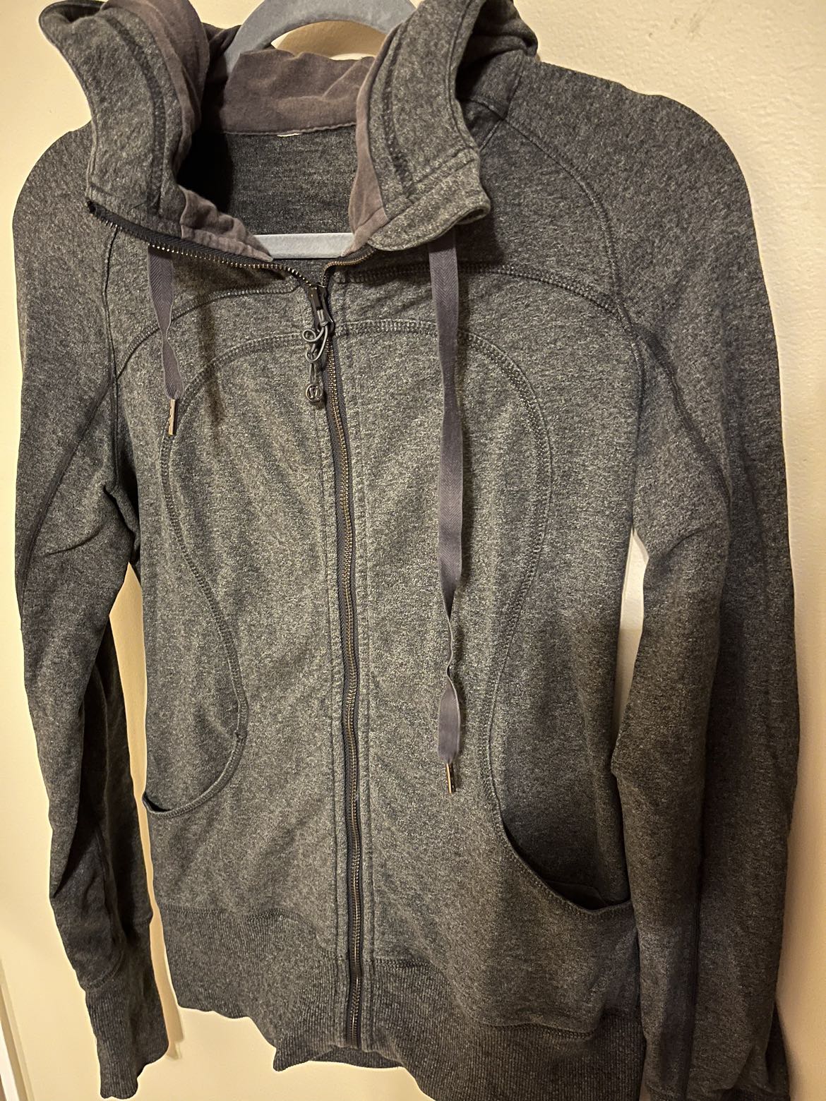 Lululemon hoodie thumbnail