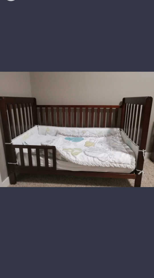 Crib with full set bedding - photo 2