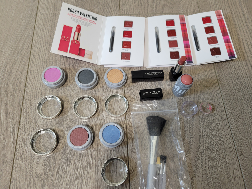 🏈 Brand New & Barely Used Make Up Lot image indicator(4)