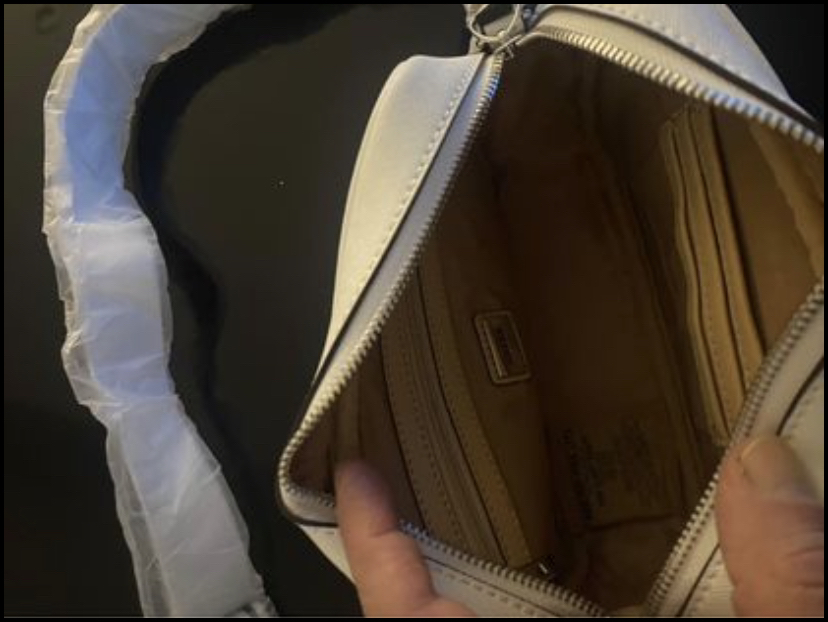 Guess - Crossbody - Brand New!! w/tags - photo 3