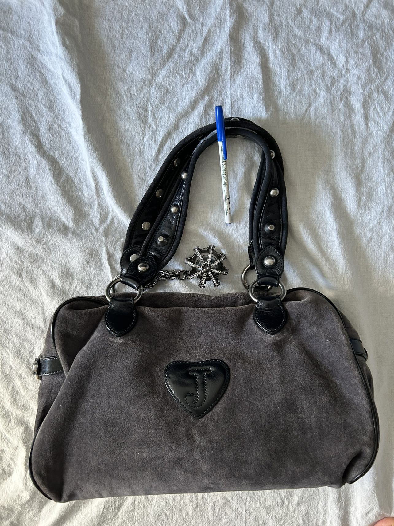 Causal deluxe Juicy Couture charcoal color hand bag image indicator(2)