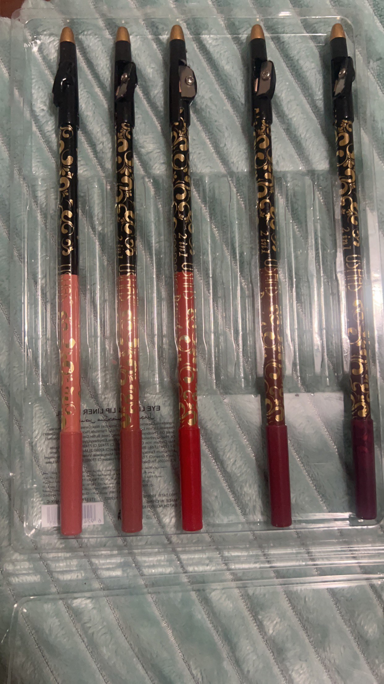 Eye Liners and Lip Liners image indicator(3)