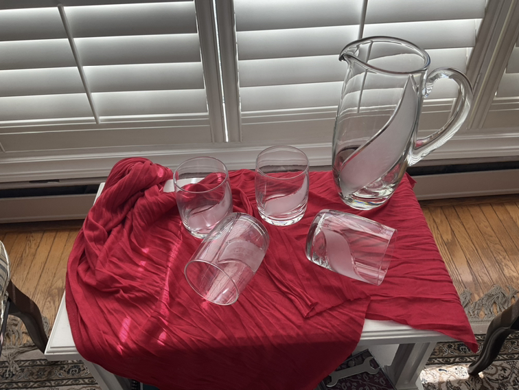 Etched glass pitcher and 4 glasses - photo 3
