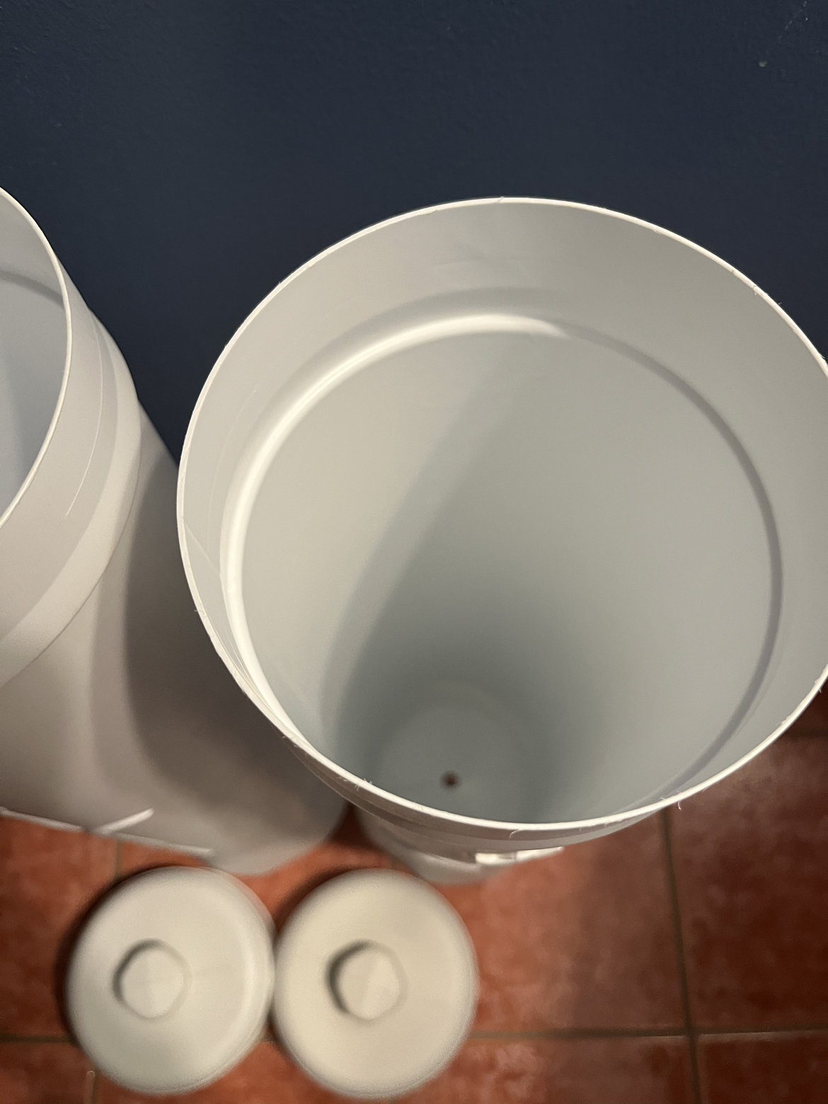 Standing Toilet Paper Holder image indicator(3)