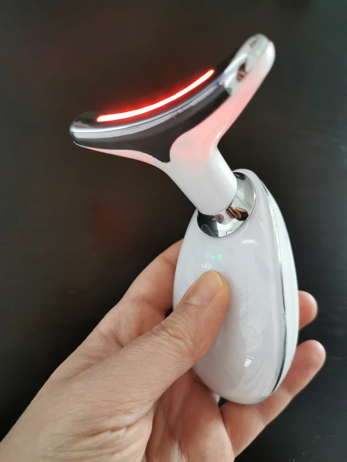 NEW - Wrinkle Reducing Instrument with Light Therapy 💡 image indicator(4)