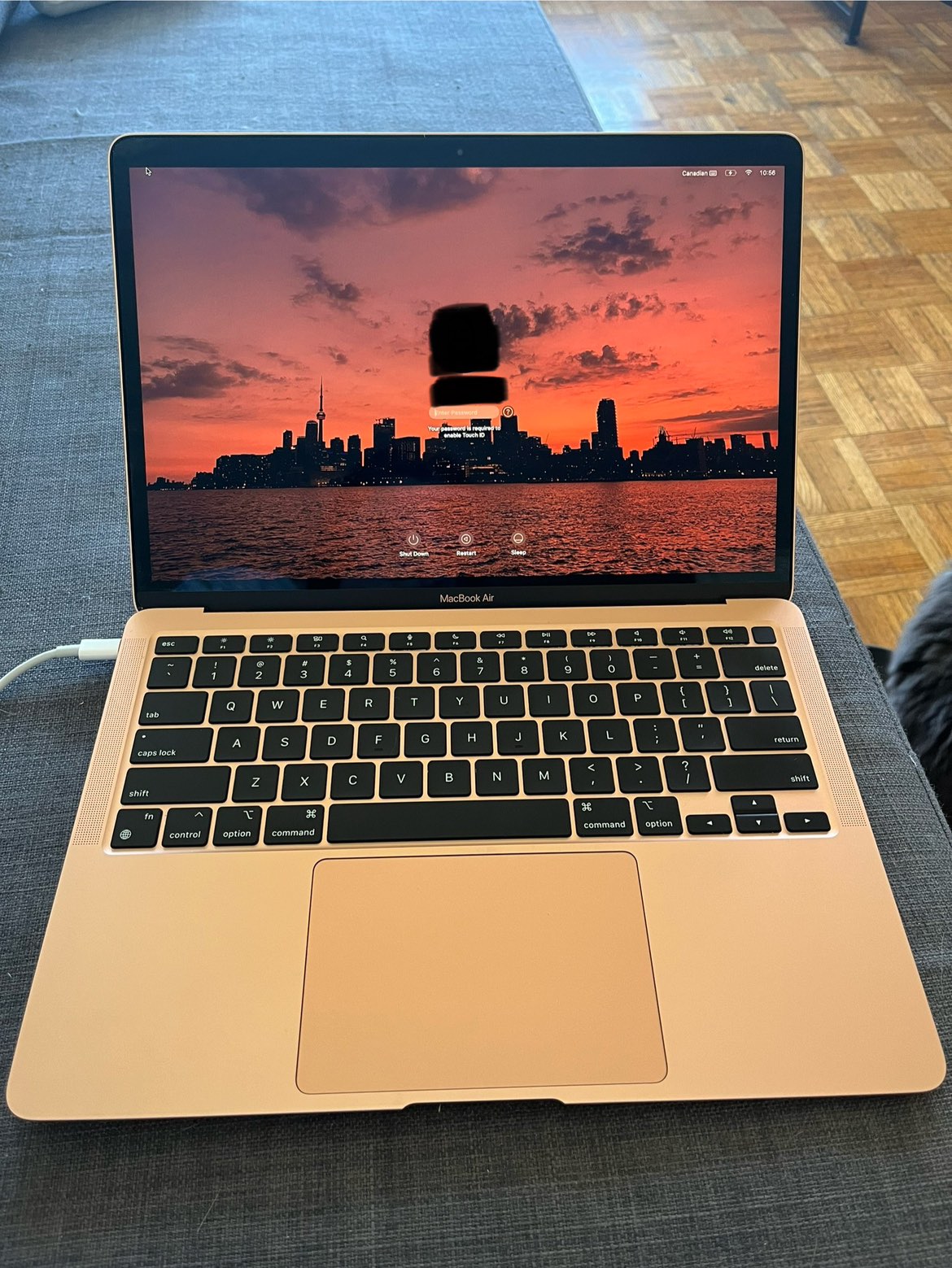MacBook 2020 M1 (Purchased Fall 2023, Warranty until Aug 2024)
