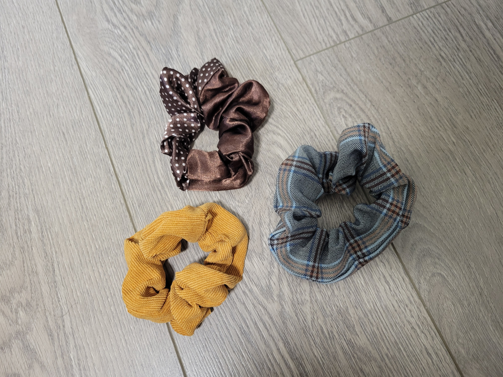 🏈 Brand New Scrunchies Hair Tie Hair Band (3 pcs) image indicator(2)