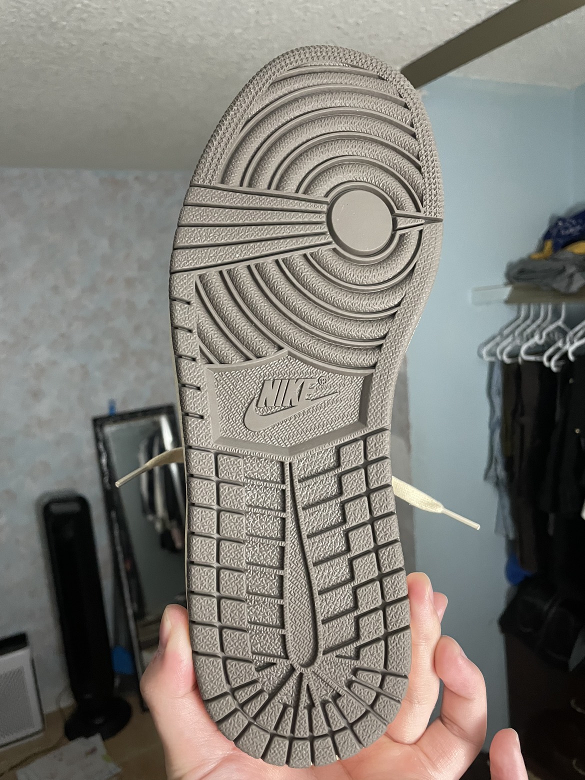 Travis Scott x Air Jordan 1 Low OG ‘Reverse Mocha’ - photo 5
