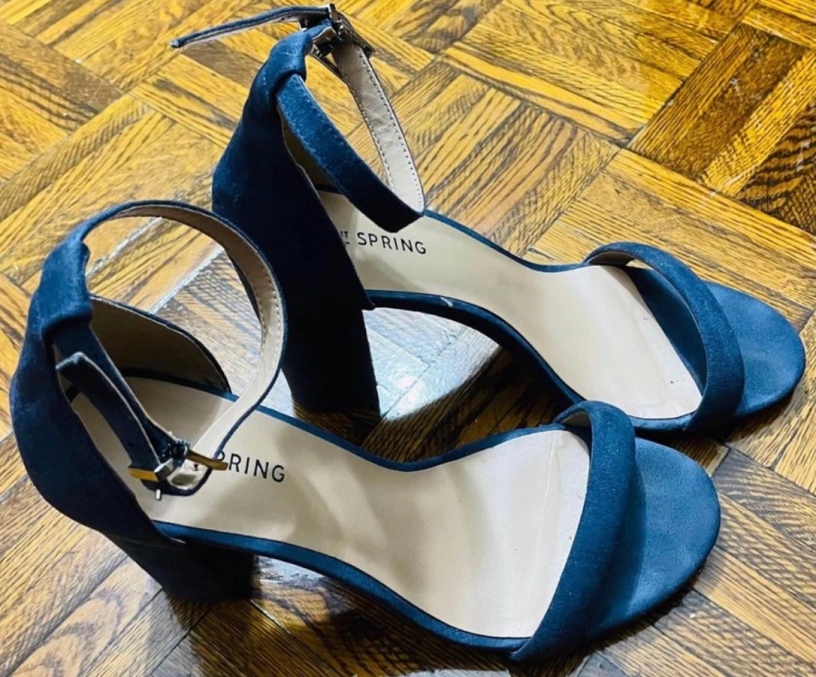 NAVY BLUE HEELS thumbnail