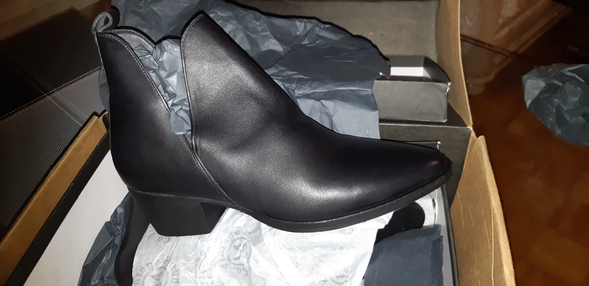 shoes size 8