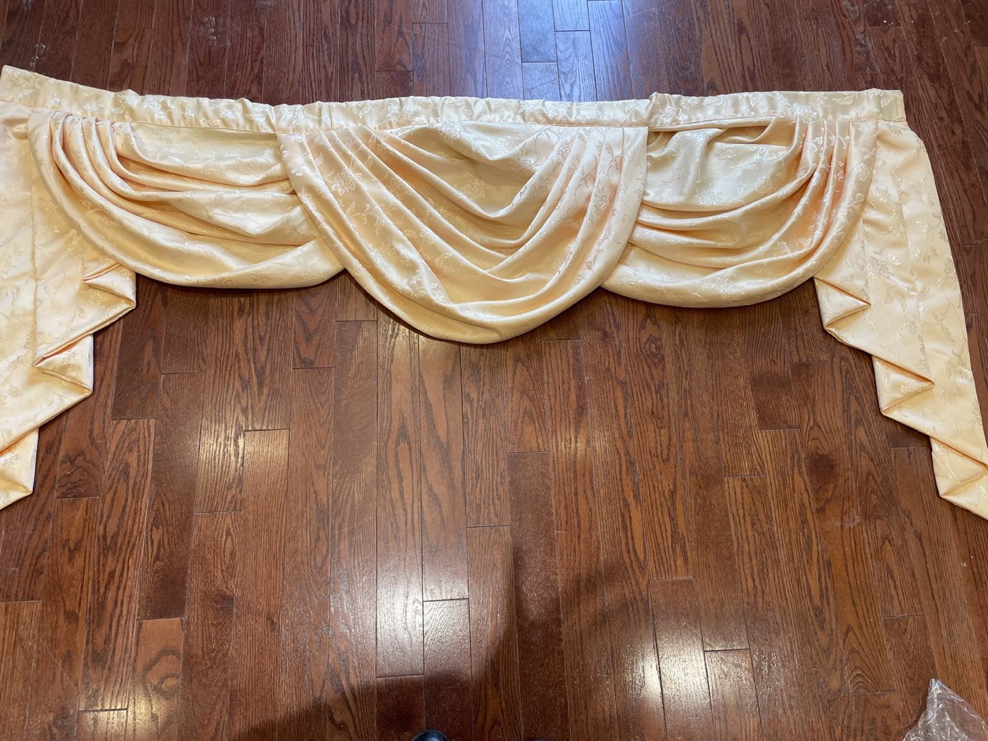 Curtain Valances (2) and bonus sheers - photo 3