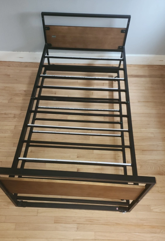STYLISH BAMBOO DAYBED & MATCHING DRESSER
