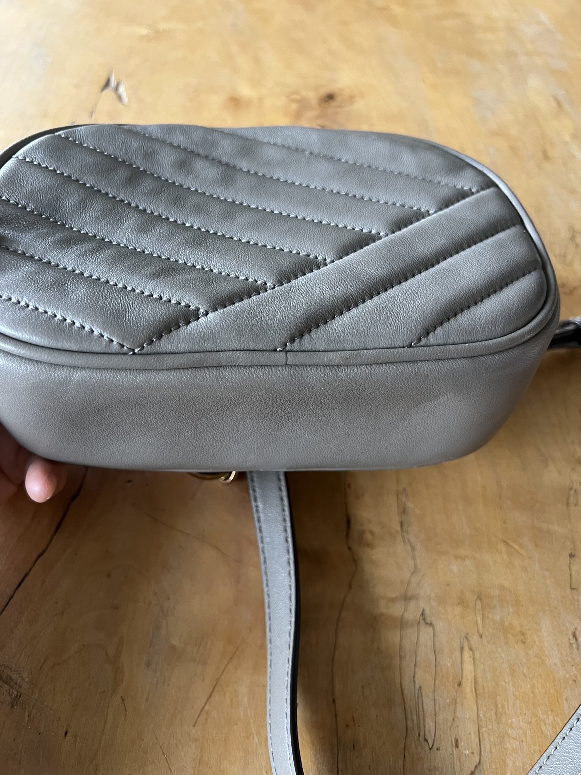 Tory Burch leather purse image indicator(2)