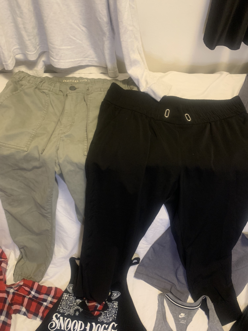 Black/grey lot woman’s XL with 20+ items for one low price image indicator(4)