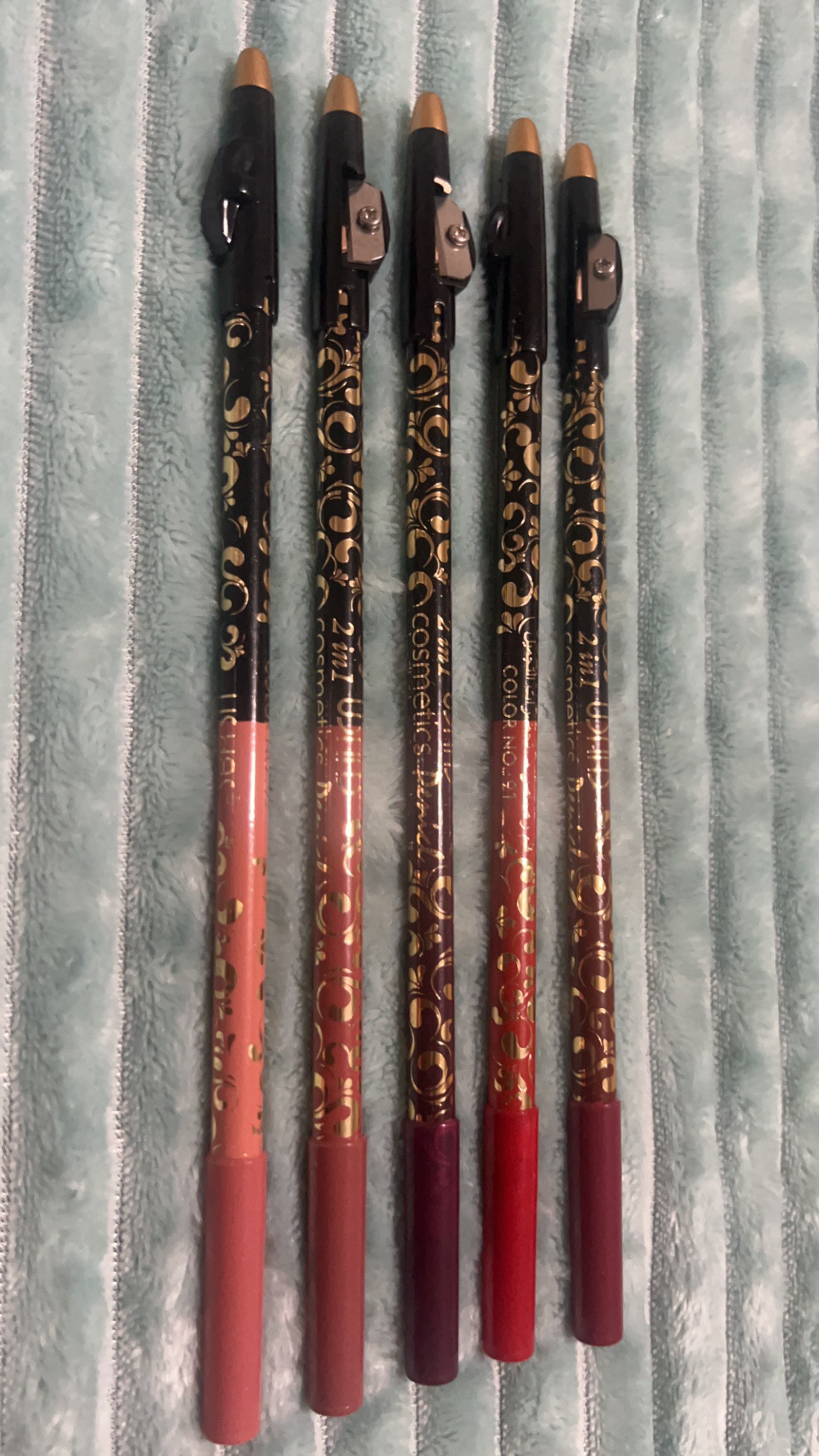 Eye Liners and Lip Liners image indicator(2)