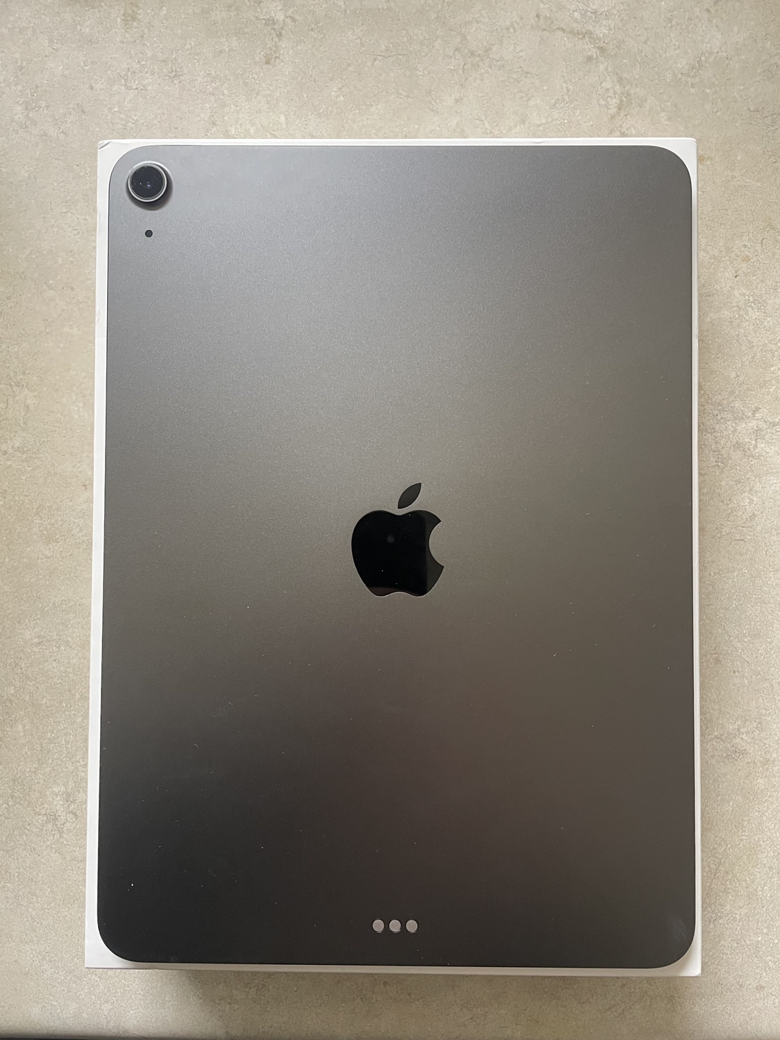 Excellent - IPad Air 5 M1 64GB, w/ Case, Box, Charger image indicator(6)