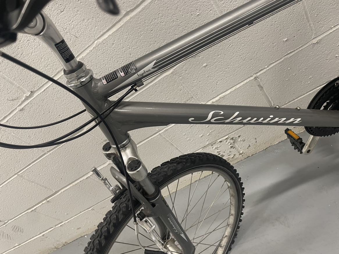 Schwinn Hydra Men's Hybrid Bike, 700C - photo 3