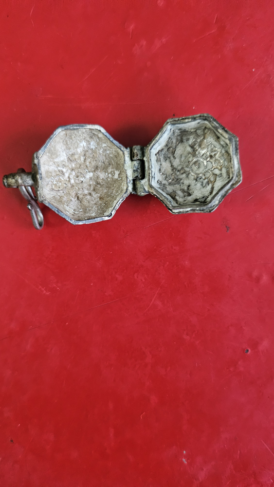 ANTIQUE SILVER POISON PENDANT image indicator(4)