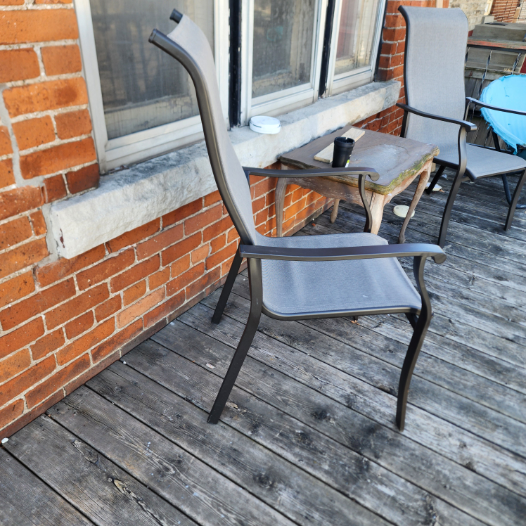 2 Outdoor rod iron chairs. Moving, need gone ASAP - photo 2