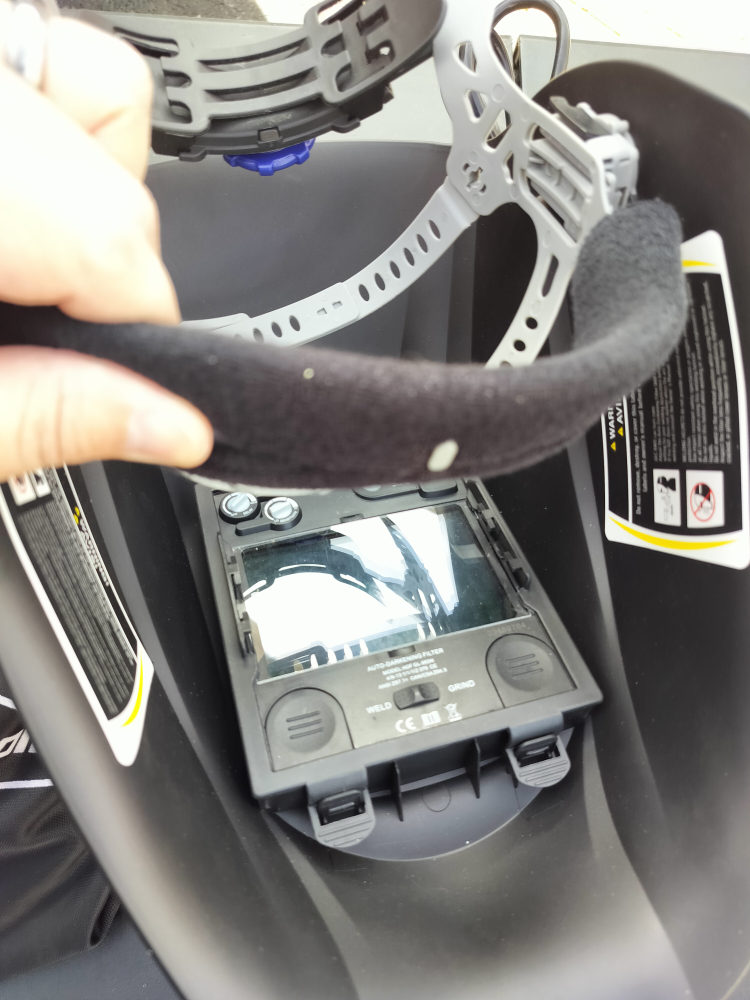 Pro Point Automatic Dimming Welding Helmet - photo 3