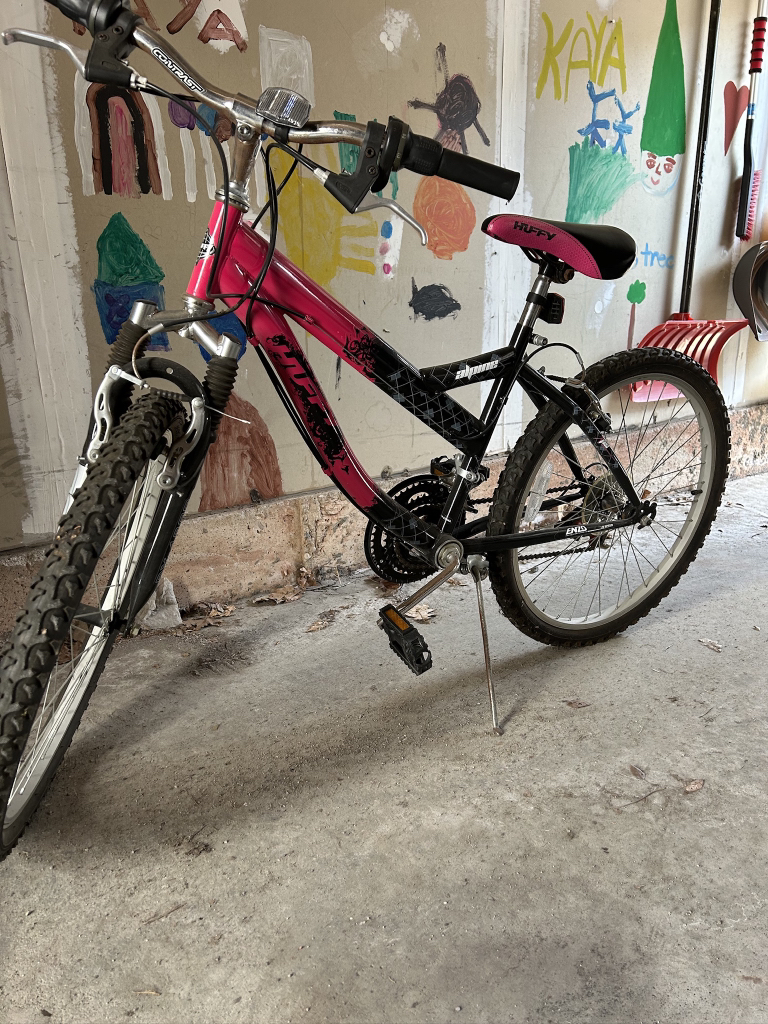 Huffy Alpine 24 in. Mountain Bicycle image indicator(2)