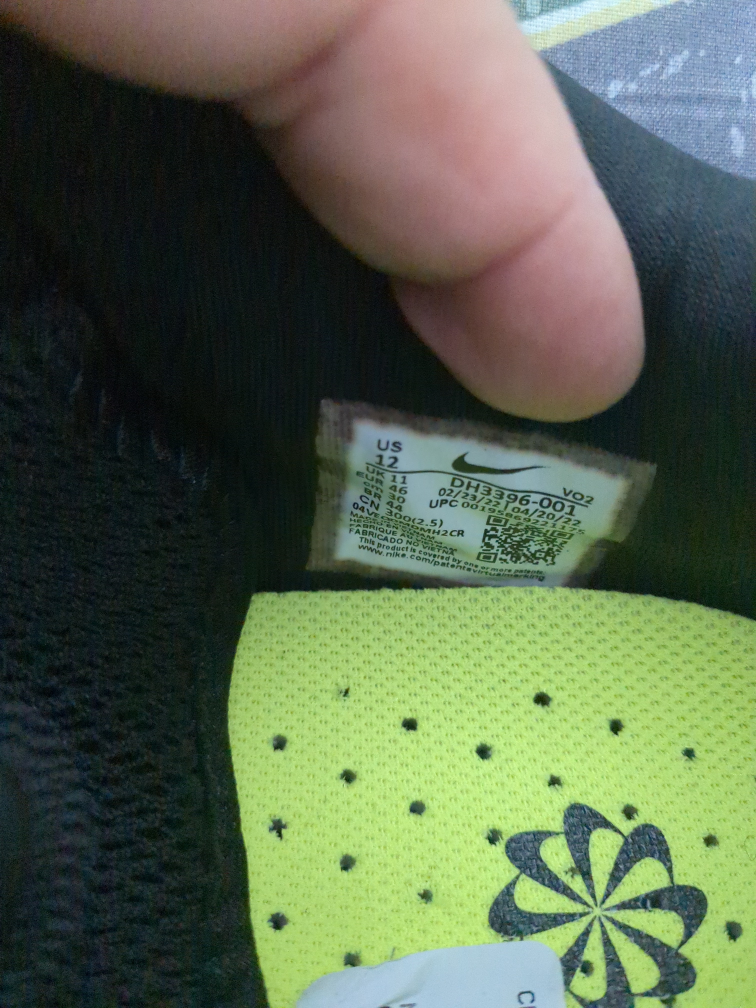 Brand new Nike shoes image indicator(4)