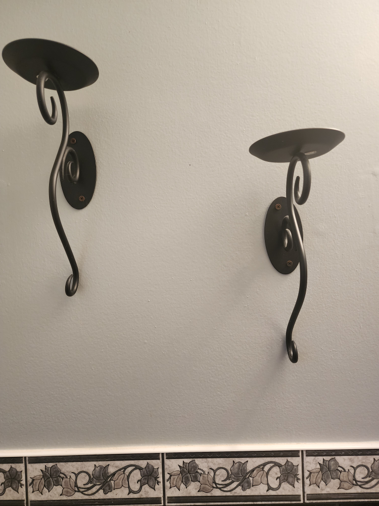 2pc wall sconces from party lite in excellent condition