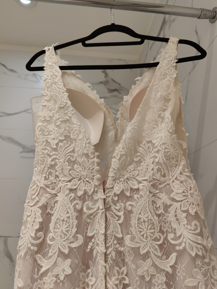 Wedding Dress - Size 4 - photo 2