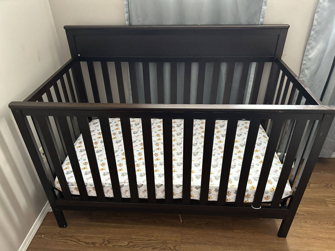 Crib 4 in 1