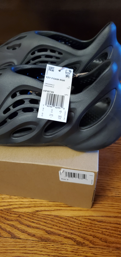 Yeezy Foam RNNR ONYX  - Size 9 image indicator(2)